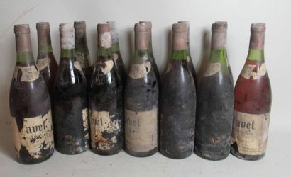 null 13 bouteilles de TAVEL Rosé Roc Amour 1974 et 1976 (étiquettes abimées et manquantes)...