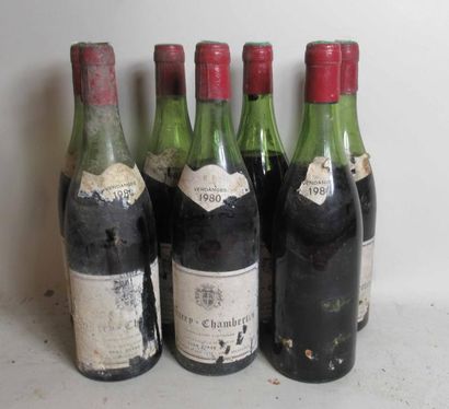 null 7 bouteilles de GEVREY CHAMBERTIN rouge 1980 (étiquettes abimées et manquantes)...