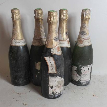 null 5 bouteilles de Champagne LA VEUVE CLIQUOT 1972 Cuvée du Bicentenaire (étiquettes...