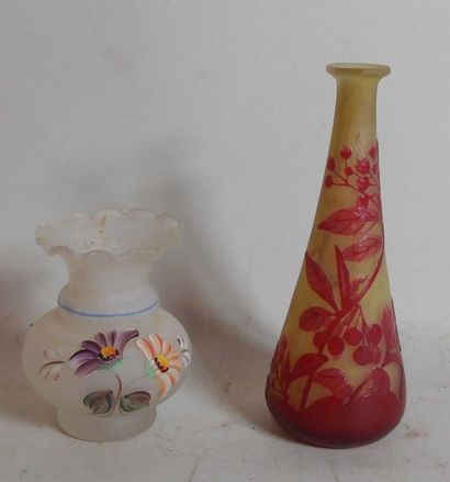null GALLE : Petit vase décor rouge - Petit vase en verre émaillé 