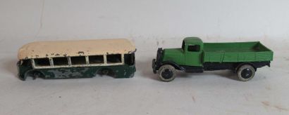 null DINKY TOYS : Camion CITROEN vert plateau et autobus (accidents) 