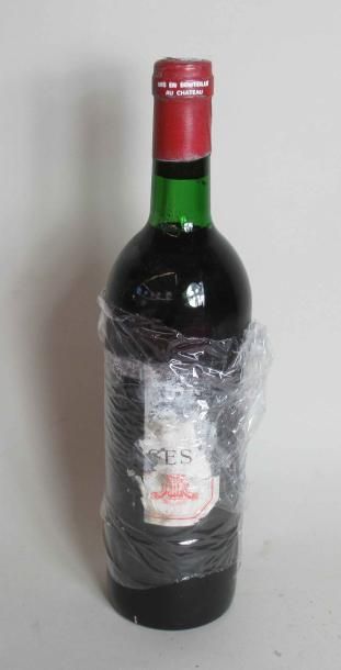 null 1 bouteille de Bordeaux LYNCH BAGES Pauillac 197? (étiquette abimée, année invisible)...