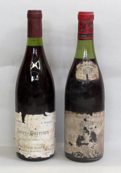 null 1 bouteille de BEAUNE BRESSANDES rouge Domaine Louis Jadot 19?? (étiquette abimée)...