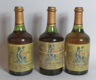 null 3 bouteilles de VIN JAUNE D'ARBOIS Domaine Henri Maire 1632 1976 (un niveau...