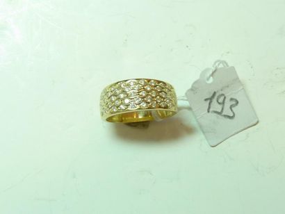 null Bague Jonc en or jaune 18K (750/oo) centrée de cinq lignes de diamants taille...