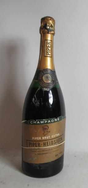 null Magnum de Champagne PIPER-HEIDSIECK Brut Extra 1962 (niveau bas) 