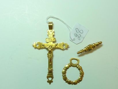 null Croix de Champagne Ardennes en or jaune 18K (750/oo) ciselé avec son coulant.en...