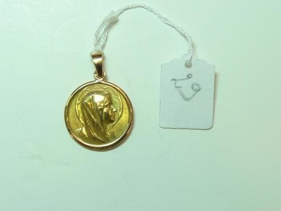 null Médaille "Vierge" en or jaune 18K (750/oo), dos non gravé. Poids brut : 4,1...