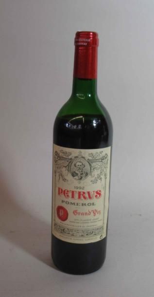 null Une bouteille de PETRUS Pommerol 1992 (vidange) 