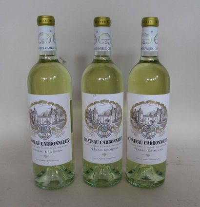 null 3 bouteilles de CHATEAU CARBONNIEUX blanc Pessac Léognan Graves Grand Cru Classé...