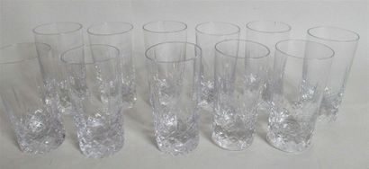 null CHAUMETTE - Suite de 11 verres en cristal - Marqués sous la base - Ht : 10 cm...