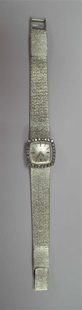null BUCHERER - Montre bracelet de dame en or gris, le cadran carré pavé de diamants...