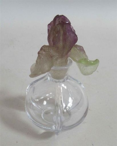 null DAUM FRANCE - Vase couvert en verre, le bouchon en pâte de verre polychrome...
