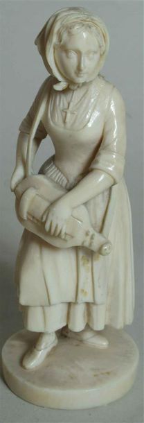 null DIEPPE - "Joueuse de vielle à roue" Sujet en ivoire sculpté - Epoque XVIIIe...
