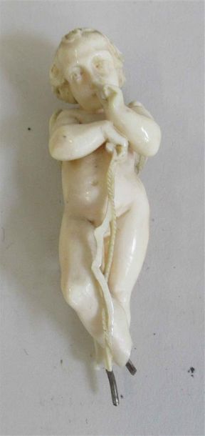 null DIEPPE - Dans le goût de Jean-Antoine Belleteste - "Amour" Sujet en ivoire sculpté...