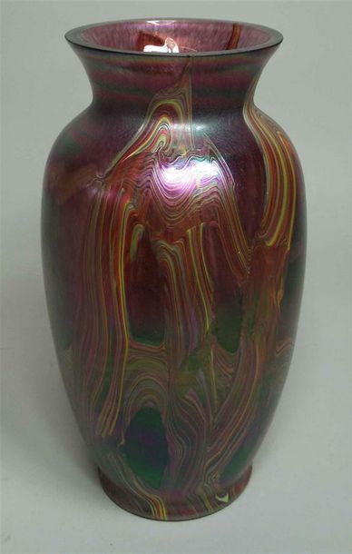 null Dans le goût de la Manufacture Johann Loëtz Witwe (1848 - 1933) - Vase en verre...