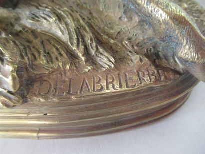 null Edouard DELABRIERRE (1829-1912) "Cerf, la patte levée" Epreuve en bronze à patine...