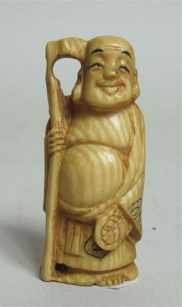 null Netsuke en ivoire bien sculpté du souriant Hotei - protecteur des enfants -...