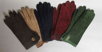 null HERMES PARIS - 5 paires de gants en cuir de couleur - Tailles 6 et 7 - Griffés...