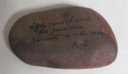 null Galet provenant de l'Isle sur Sorgue portant un poème autographe de René CHAR...