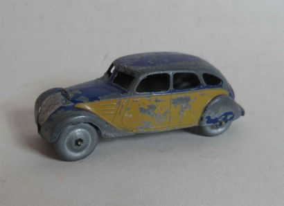 null DINKY TOYS 24K Peugeot 402 limousine (manques) 