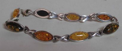 null Bracelet en argent (925/oo) orné de cabochons d'ambre taille navette - Poids...