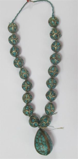 null Collier en perles incrustées de turquoises et émail - Tibet, XXe siècle 