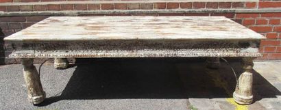 null Table basse en bois patiné et cérusé blanc - Ht : 45 cm - Larg : 147 cm - Prof...
