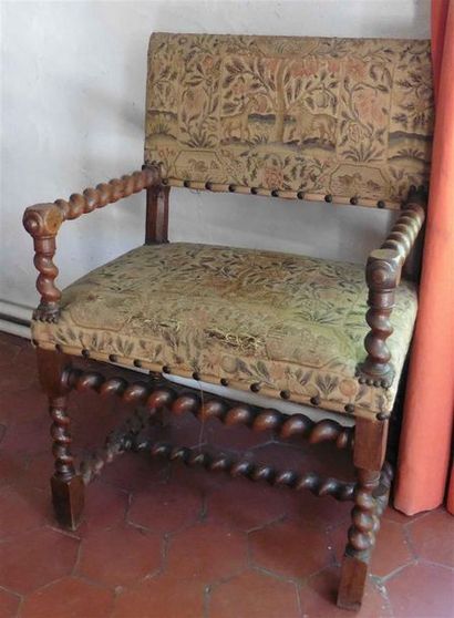 null Paire de fauteuils et un fauteuil en chêne tourné - Travail de style Louis XIII...