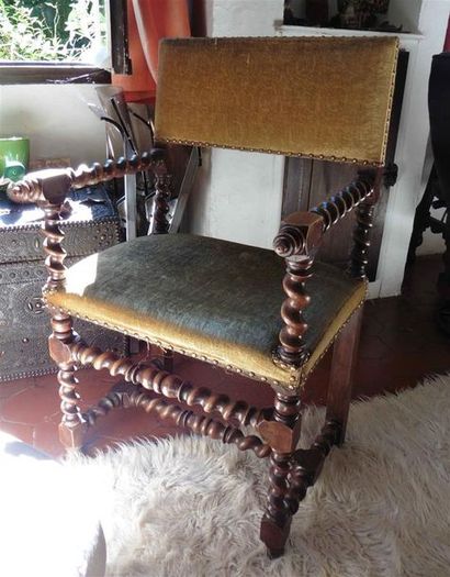 null Paire de fauteuils et un fauteuil en chêne tourné - Travail de style Louis XIII...