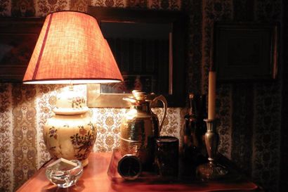 null Deux chandeliers montés en lampe Lampe en céramique Exposition publique sur...