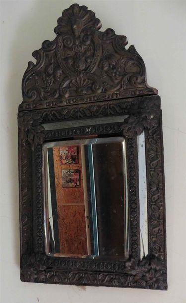 null Deux miroirs dits "huguenots" en cuivre repoussé à double encadrement - XIXe...