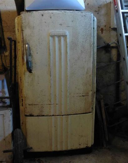 null FRIDECO - Réfrigérateur vintage en fonte laqué blanc - Vers 1930 (légères usures)...