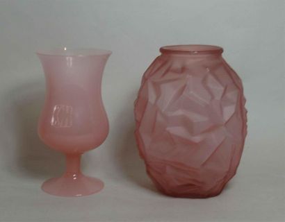 null Vase à décor géométrique en verre rose Vase en verre opalin 