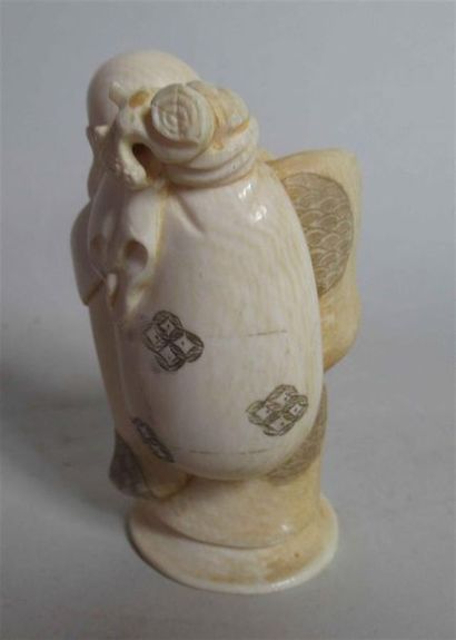 null Important okimono en ivoire figurant un Bouddha - Ht : 8,2 cm 
