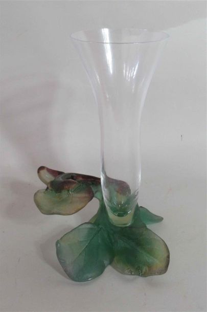 null DAUM FRANCE - Vase soliflore en verre reposant sur un piétement en pâte de verre...