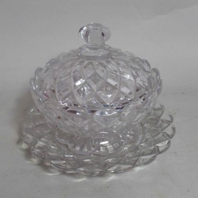 null BACCARAT - Petit confiturier en verre moulé pressé sur sa soucoupe - Signé en...