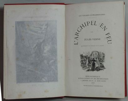 null Jules VERNE "L'Archipel en Feu" 1 volume relié cartonnage rouge doré aux petits...