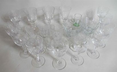 null Parties de services de verres et de coupes à fruits en cristal et en verre (quelques...