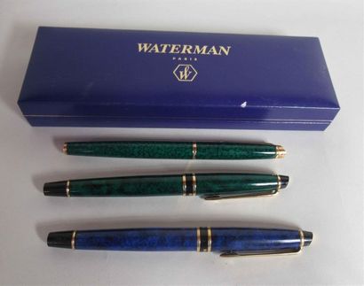 null WATERMAN - Ensemble de trois stylos dont : - un stylo plume, le corps en résine...