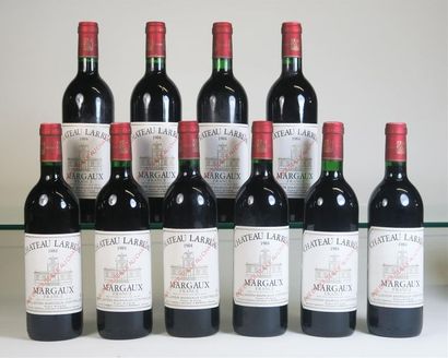 null 10 bouteilles CHÂTEAU LARRUAU 1984 Margaux, étiquettes très légèrement tachées....