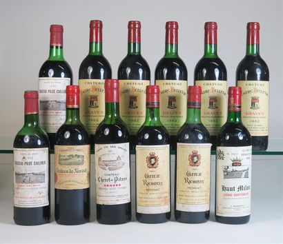 null 12 bouteilles : 5 bouteilles CHÂTEAU MAURE BELLEVUE 1982 Graves, niveaux : 1...