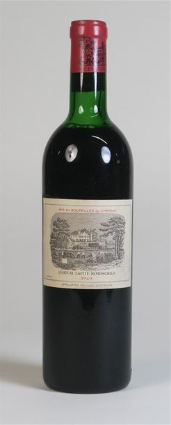 null 1 bouteille CHÂTEAU LAFITE ROTHSCHILD 1969 Pauillac, niveau : mi épaule. Expert...