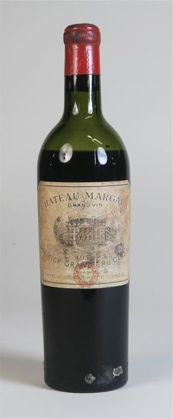 null 1 bouteille CHÂTEAU MARGAUX 1950 niveau : vidange, étiquette tachée, cachet...