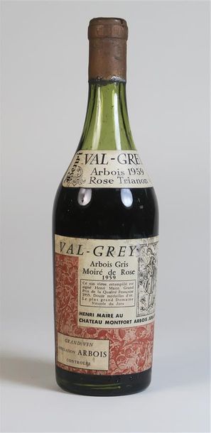 null 1 bouteille ARBOIS Val Grey Rose Trianon 1959 Henri Maire, niveau : 6,5cm, étiquette...