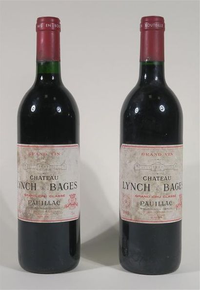 null 2 bouteilles CHÂTEAU LYNCH BAGES 1989 Pauillac, étiquettes tachées. Expert :...