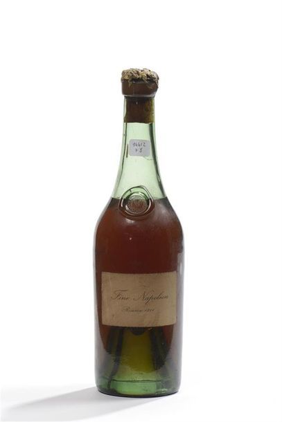 null 1 bouteille COGNAC FINE NAPOLEON Réserve 1811, niveau haute épaule, étiquette...