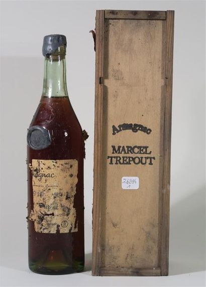 null 1 bouteille ARMAGNAC MARCEL TREPOUT 1910 étiquette très abîmée, déchirée, cachet...
