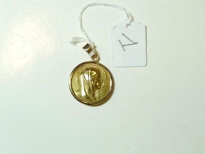 null Médaille "Vierge" en or jaune 18K (750/oo), dos non gravé. Poids brut : 4,1...