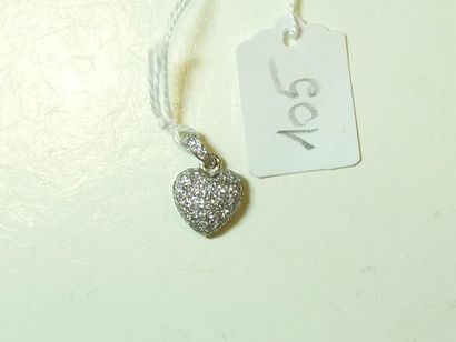 null Pendentif "Coeur" en platine (850/oo) sertie de diamants taille brillant, la...